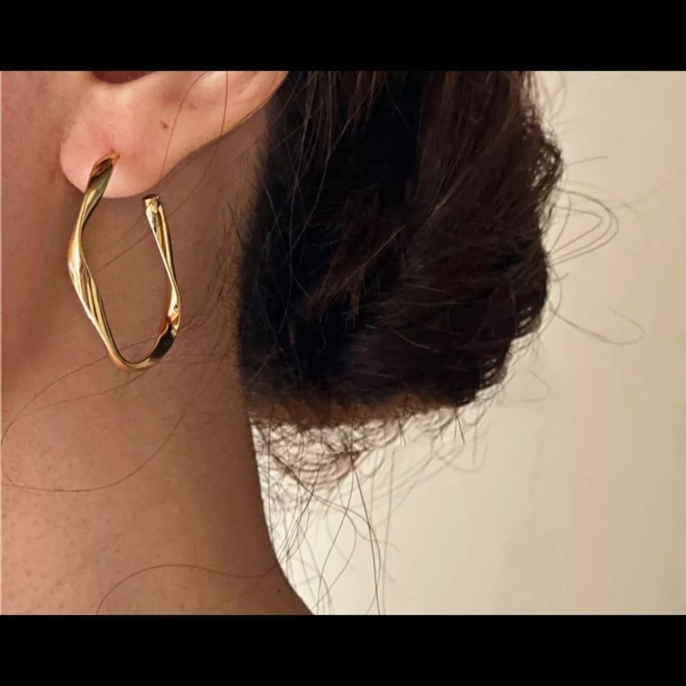 GOLD PLATED STATEMENT EARRINGS - Picture 2 of 4
